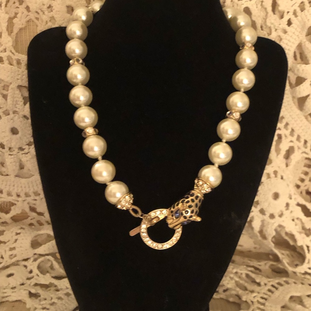 Elegant Pearl and Gold Jaguar Head Necklace